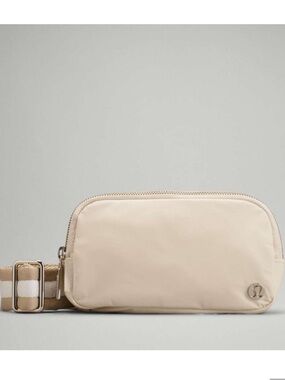 Lululemon Everywhere Crossbody Bag in White Opal/Raw Linen/ White